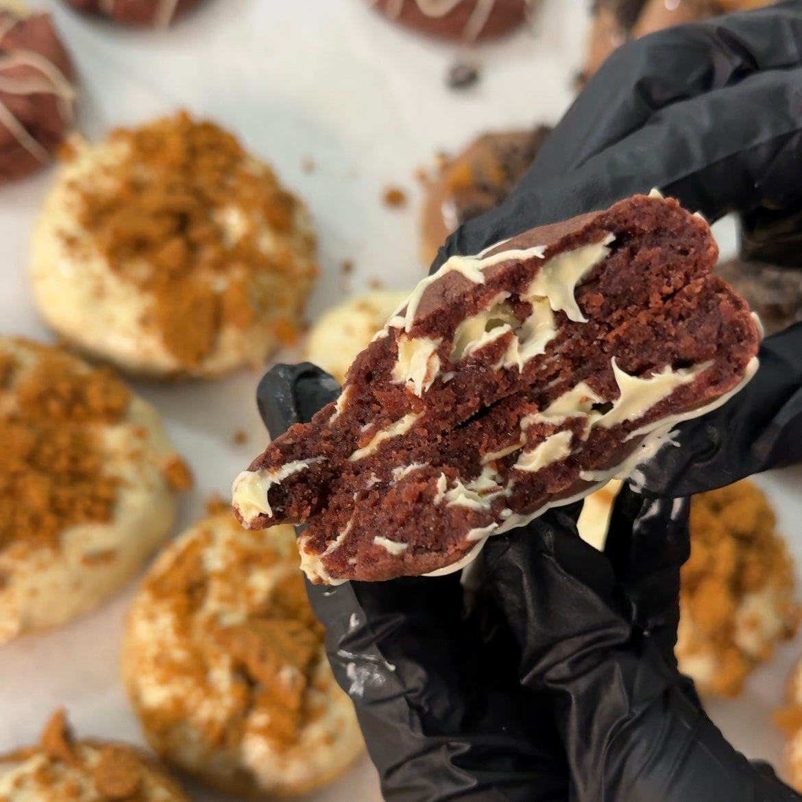 RED VELVET WHITE CHOCOLATE